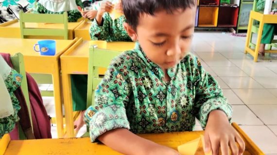 Belajar Origami Menyenangkan di TK Islam Al Azhaar